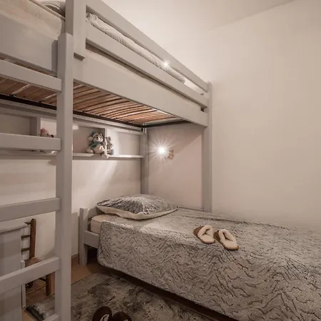 Apartment Aux Pieds, 6 Pers, Parking Couvert - Fr-1-411-1009 *